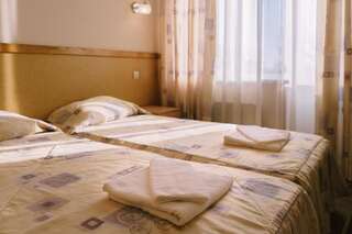 Гостиница Золотая Пальма Хоста Двухместный номер с 1 кроватью или 2 отдельными кроватями и балконом-4